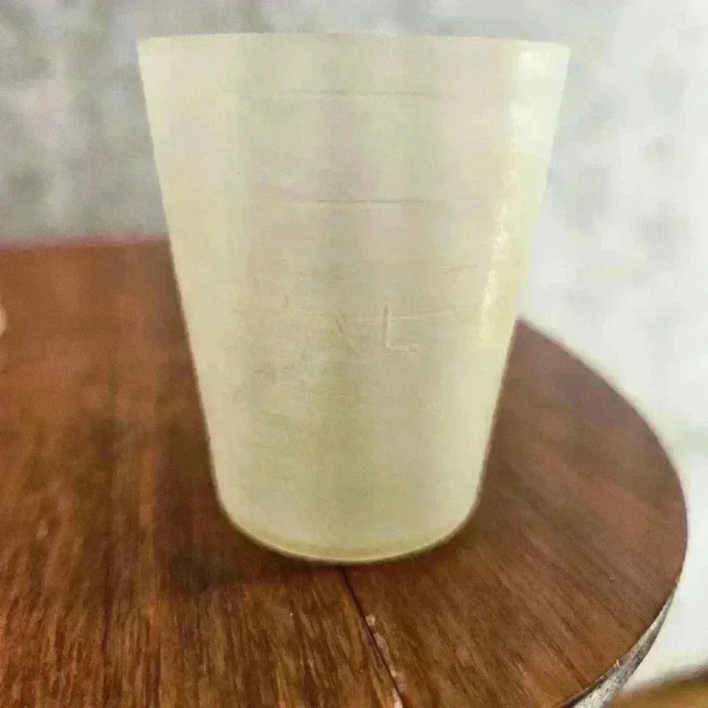 Tupperware Mini Salt & Pepper Shakers Yellow Blue USA Vtg  101-11 & 101-12 - Picture 6 of 11